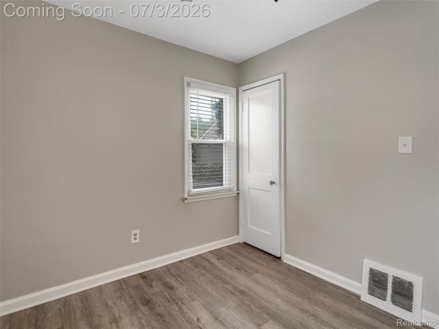 2798 Royal Avenue, Berkley, MI 48072