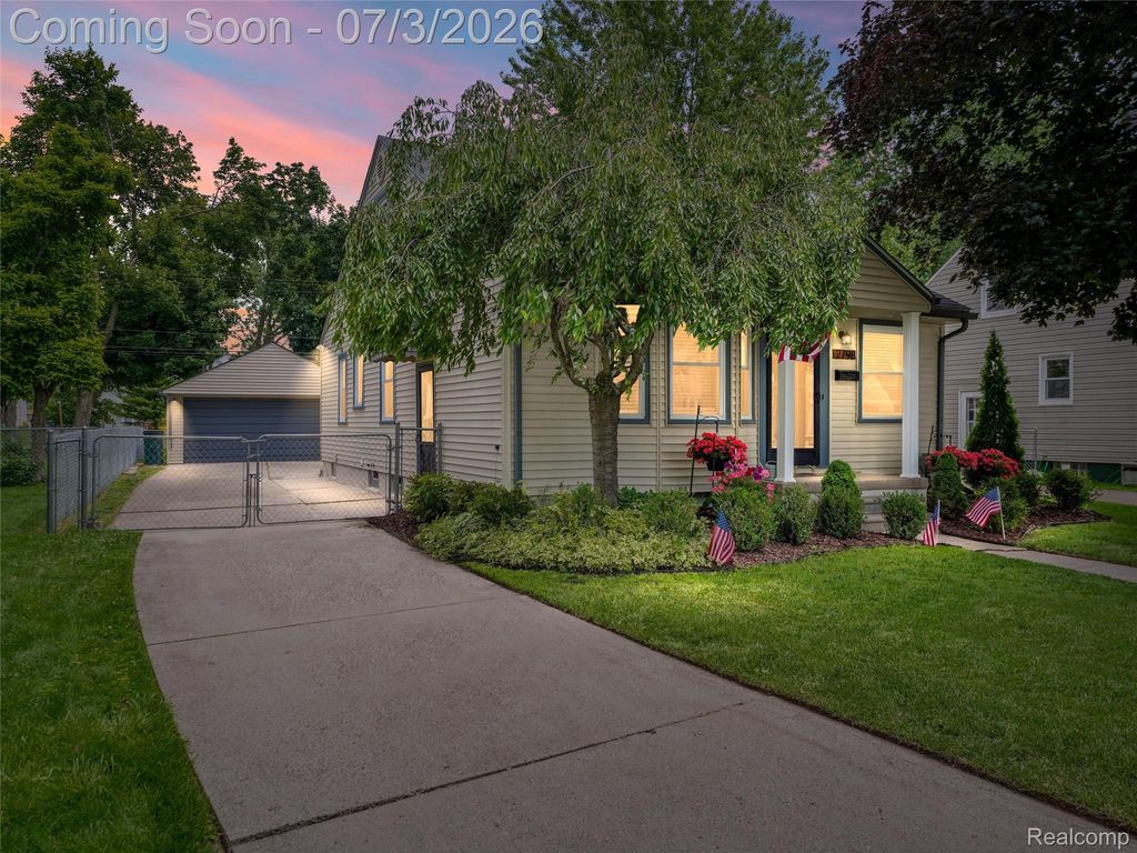 2798 Royal Avenue, Berkley, MI 48072