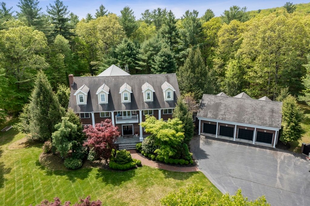 25 Ashkins Dr, Mendon, MA 01756