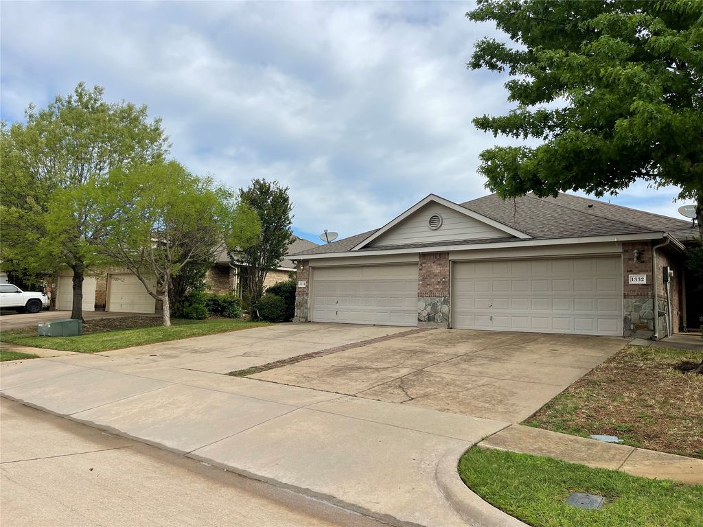 1332 Piedmont Drive, Mansfield, TX 76063