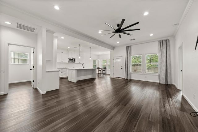 2305 Los Arboles Lane, Waco, TX 76711