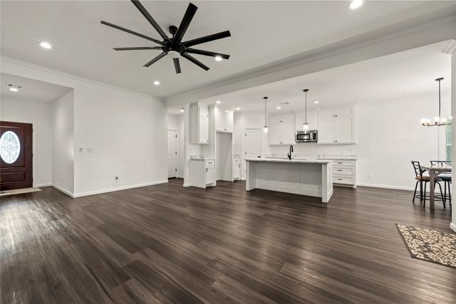 2305 Los Arboles Lane, Waco, TX 76711