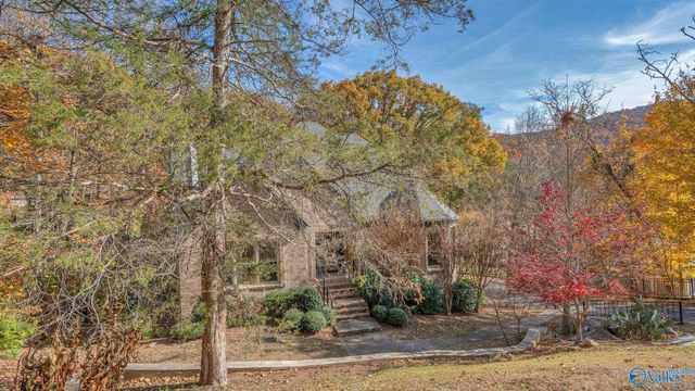 1695 Shady Cove Circle SE, Huntsville, AL 35802