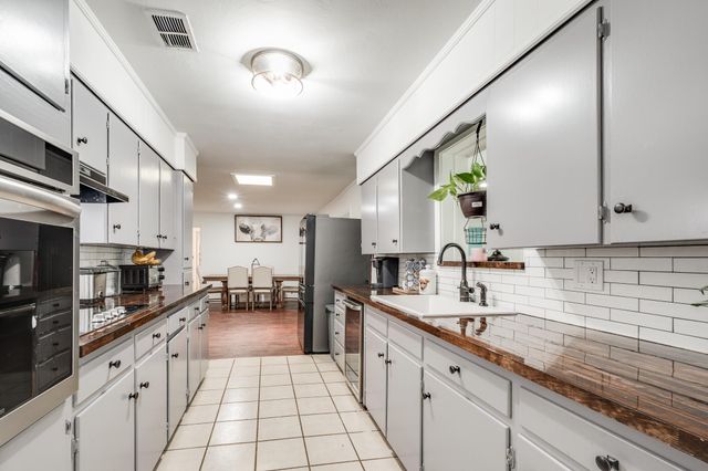 2202 French Place, Baytown, TX 77520