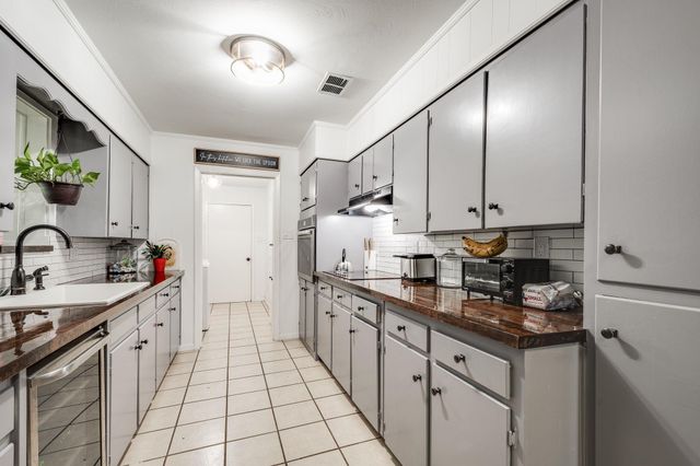2202 French Place, Baytown, TX 77520