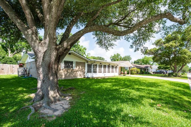 2202 French Place, Baytown, TX 77520