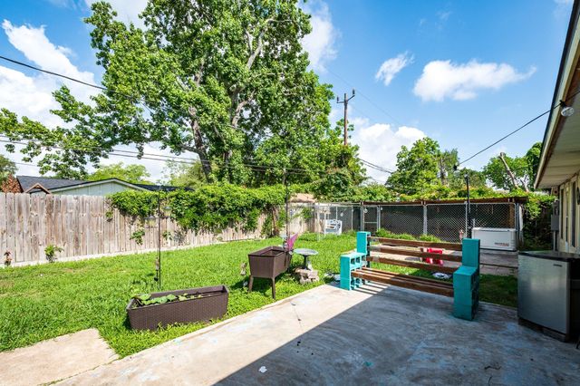 2202 French Place, Baytown, TX 77520