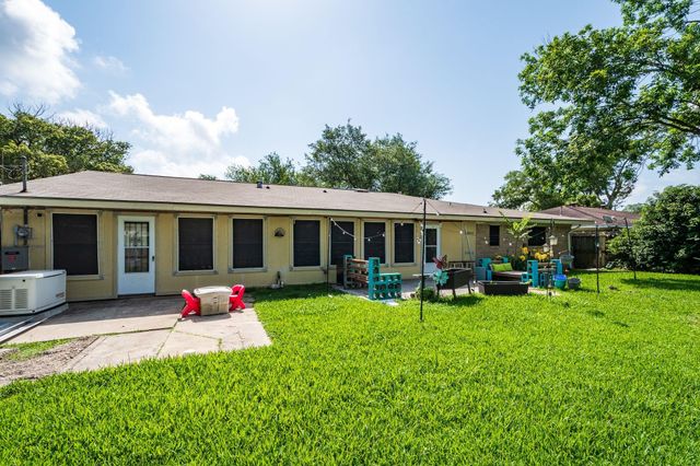 2202 French Place, Baytown, TX 77520