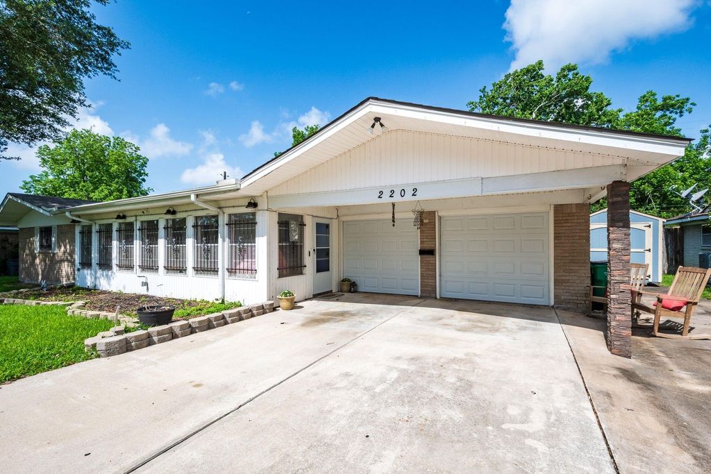 2202 French Place, Baytown, TX 77520
