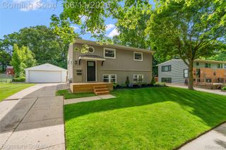 954 Panorama Drive, Milford Village, MI 48381