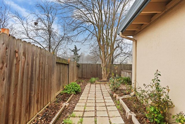 2352 Bridlewood Dr, Rancho Cordova, CA 95670