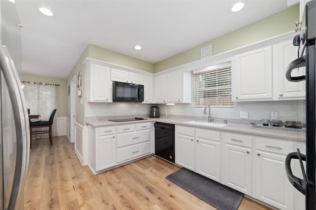 13 Woodhaven Wood Drive, The Woodlands, TX 77380