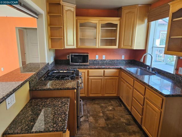 950 Kelvin Ct, El Sobrante, CA 94803