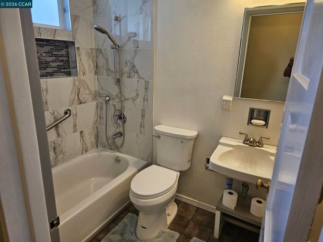 950 Kelvin Ct, El Sobrante, CA 94803