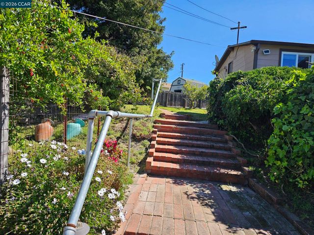 950 Kelvin Ct, El Sobrante, CA 94803