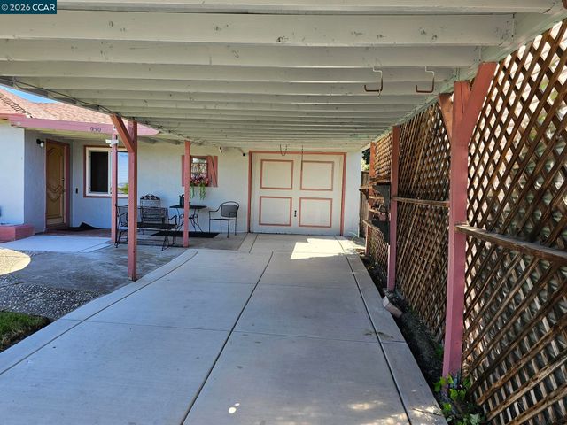 950 Kelvin Ct, El Sobrante, CA 94803