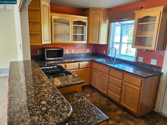 950 Kelvin Ct, El Sobrante, CA 94803