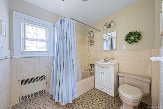 33 Harding Avenue, Lynbrook, NY 11563