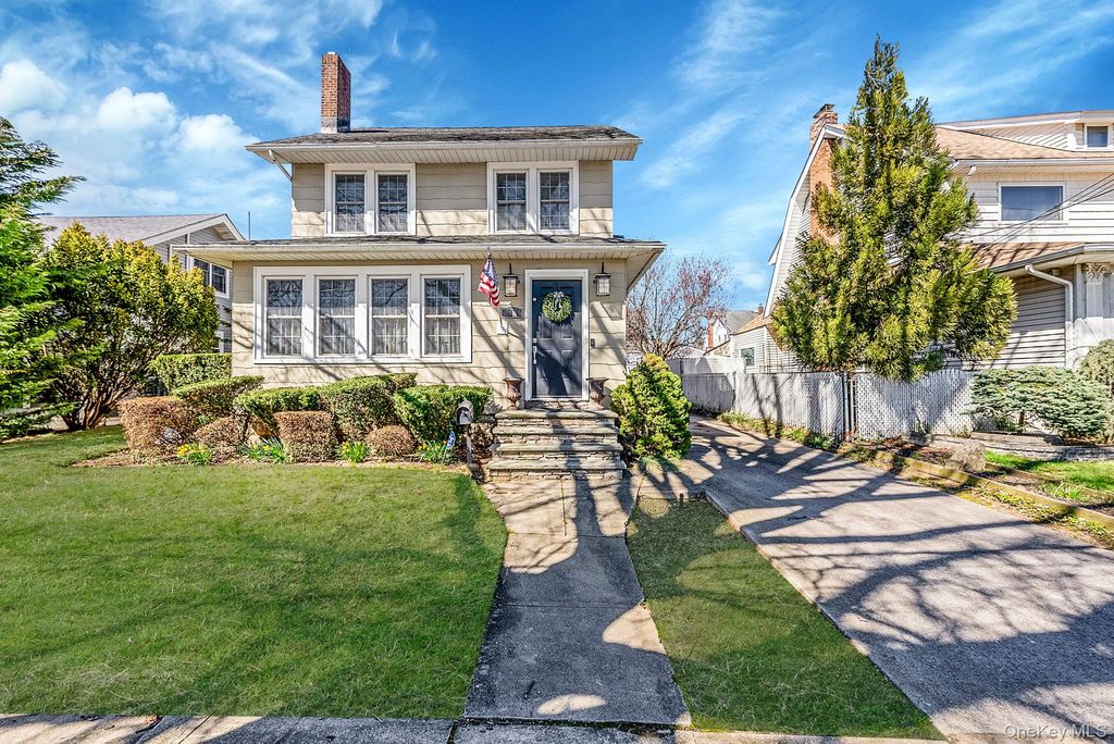 33 Harding Avenue, Lynbrook, NY 11563