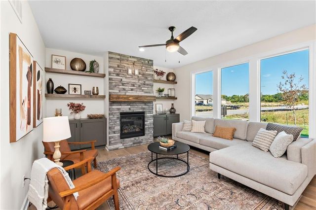 18970 W 193rd Terrace, Spring Hill, KS 66083