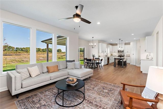 18970 W 193rd Terrace, Spring Hill, KS 66083