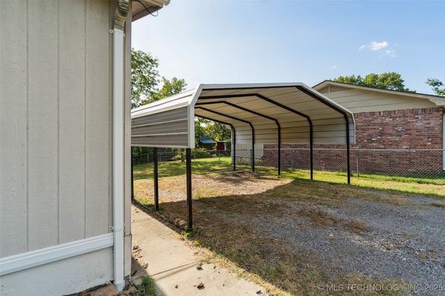 33 E Center Street, Salina, OK 74365