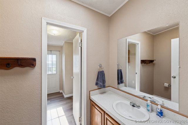 33 E Center Street, Salina, OK 74365