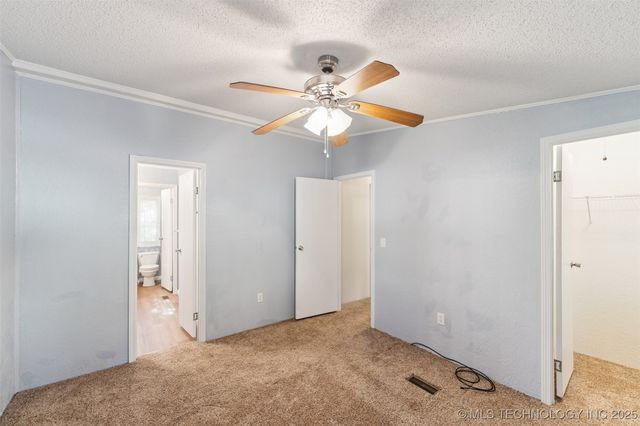 33 E Center Street, Salina, OK 74365