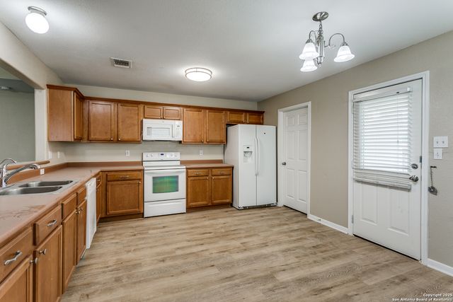 5735 Cardinal Falls, San Antonio, TX 78239