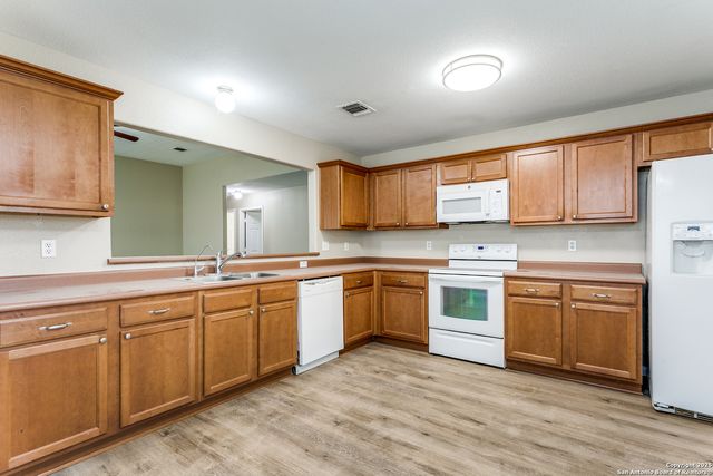 5735 Cardinal Falls, San Antonio, TX 78239