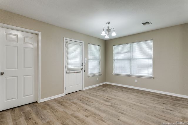 5735 Cardinal Falls, San Antonio, TX 78239