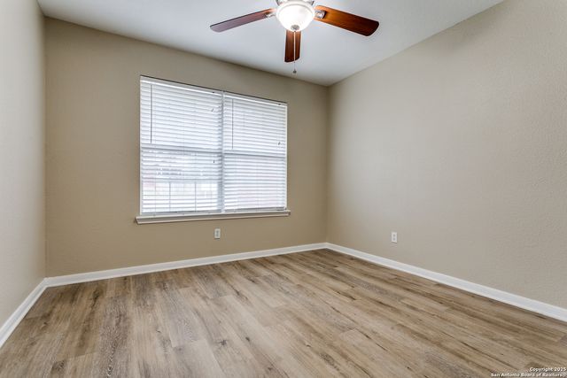 5735 Cardinal Falls, San Antonio, TX 78239