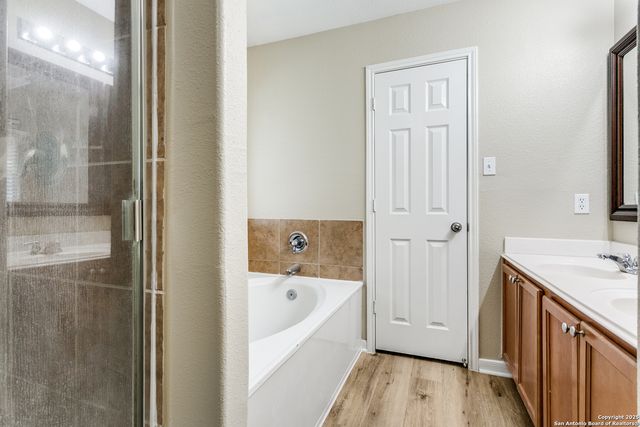 5735 Cardinal Falls, San Antonio, TX 78239