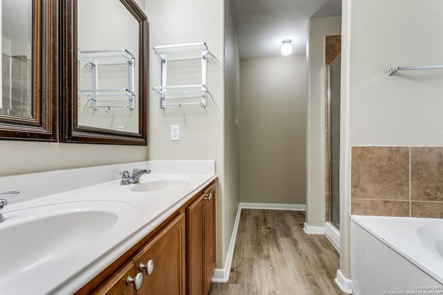 5735 Cardinal Falls, San Antonio, TX 78239