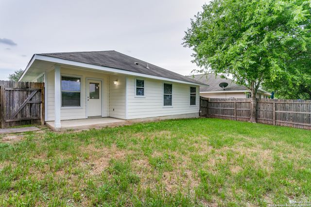 5735 Cardinal Falls, San Antonio, TX 78239