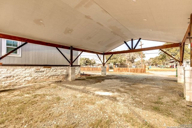 602 E Hunt St, Pleasanton, TX 78064