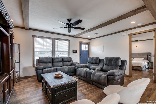 602 E Hunt St, Pleasanton, TX 78064
