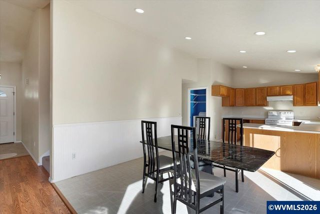 1860 Plateau St NE, Salem, OR 97305