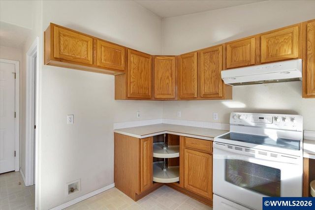 1860 Plateau St NE, Salem, OR 97305