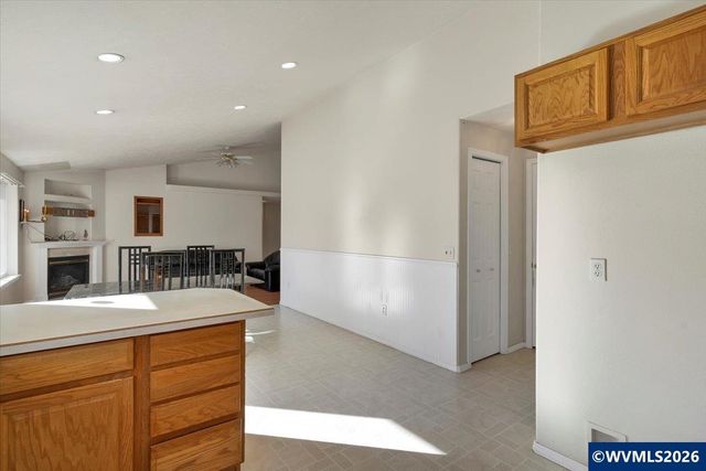 1860 Plateau St NE, Salem, OR 97305