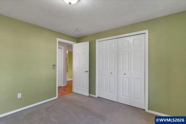 1860 Plateau St NE, Salem, OR 97305