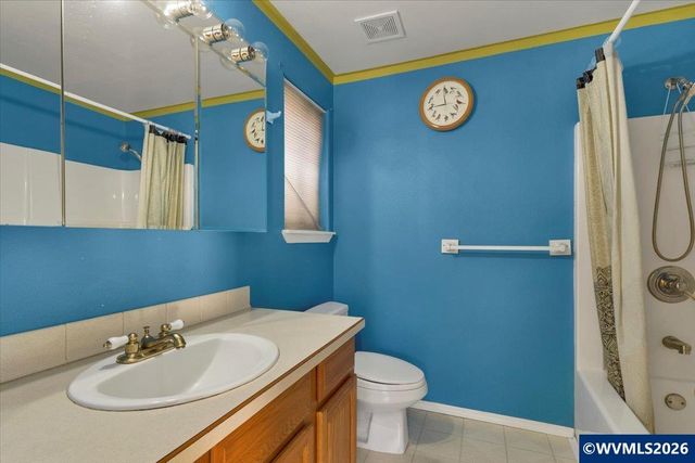 1860 Plateau St NE, Salem, OR 97305