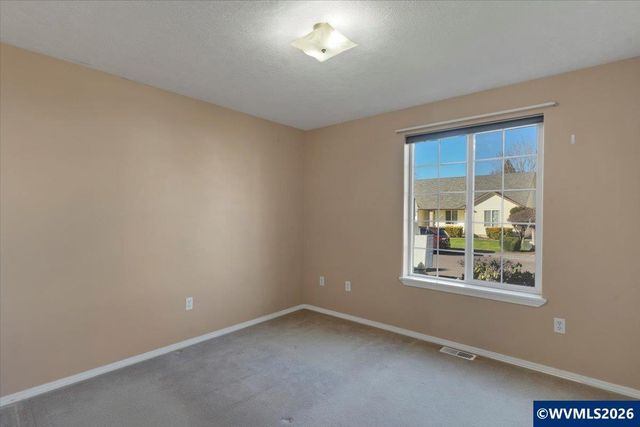 1860 Plateau St NE, Salem, OR 97305