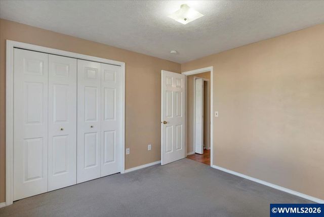 1860 Plateau St NE, Salem, OR 97305