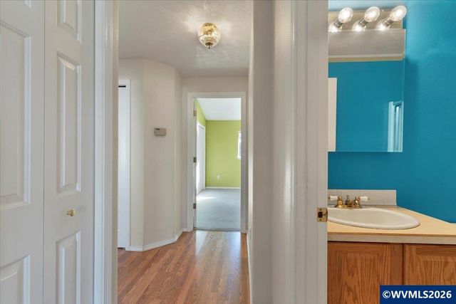 1860 Plateau St NE, Salem, OR 97305