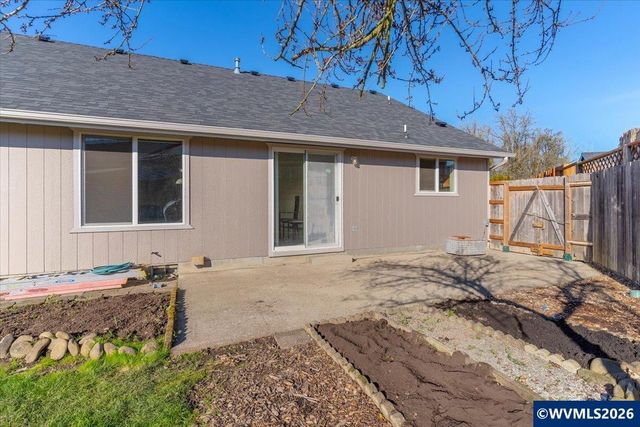 1860 Plateau St NE, Salem, OR 97305