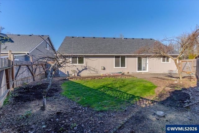 1860 Plateau St NE, Salem, OR 97305