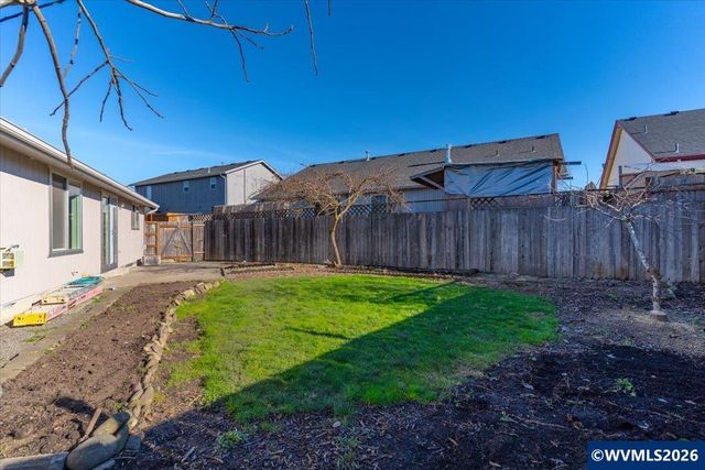 1860 Plateau St NE, Salem, OR 97305