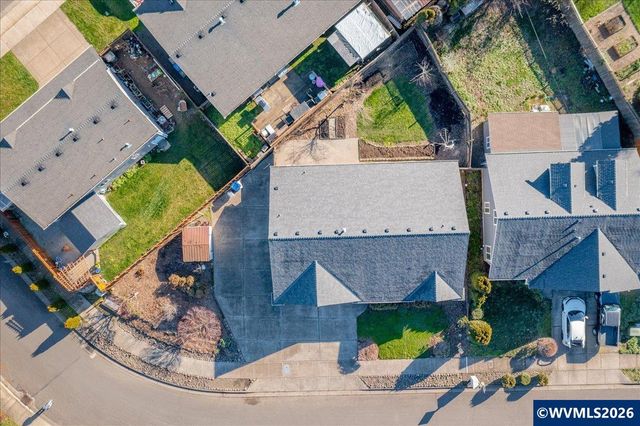 1860 Plateau St NE, Salem, OR 97305