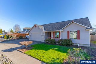 1860 Plateau St NE, Salem, OR 97305